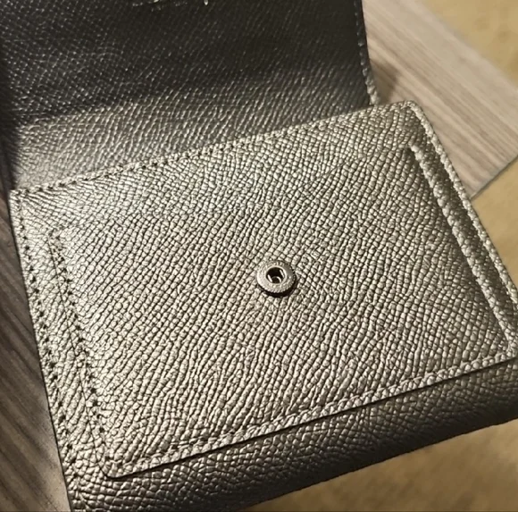 Excellent Pre Loved Coach Wyn Wallet Color Gunmetal - Picture 5 of 5